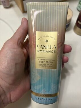 Bath & Body Works Vanilla Romance Body Cream - Cream/Blue/Gold